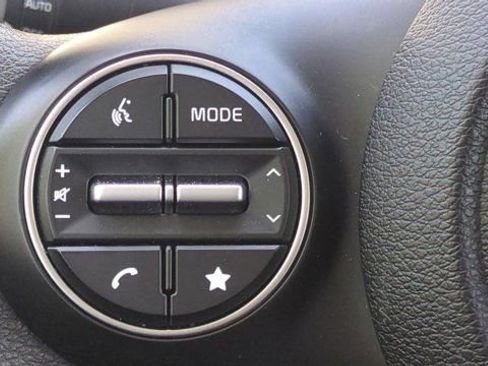 Used 2025 Kia Soul LX image 19