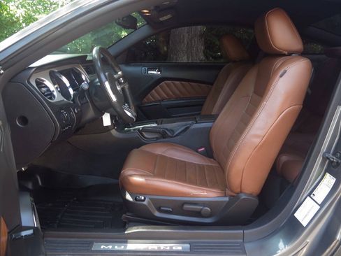 Used 2011 Ford Mustang GT Premium RWD image 11