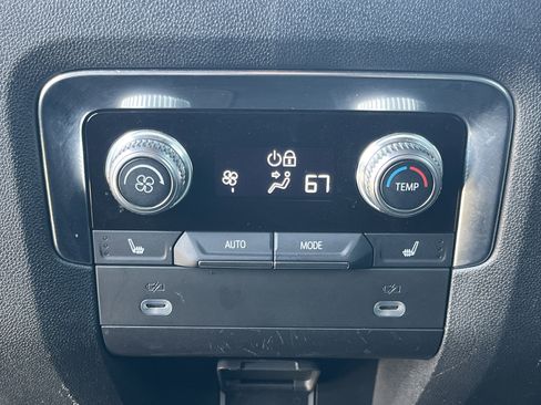 Used 2021 GMC Yukon XL Denali w/ Denali Premium Package image 21