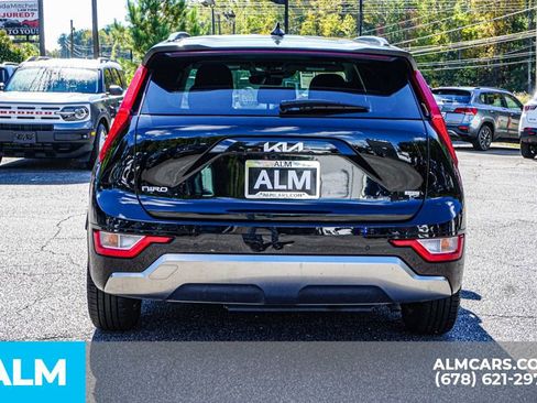 Used 2023 Kia Niro SX image 11