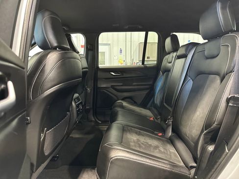 Used 2024 Jeep Grand Cherokee Altitude AWD/4WD image 27