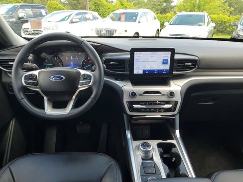Certified 2023 Ford Explorer XLT w/ Equipment Group 202A AWD/4WD image 18
