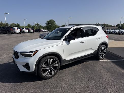 Used 2024 Volvo XC40 B5 Ultimate w/ Climate Package AWD/4WD image 6