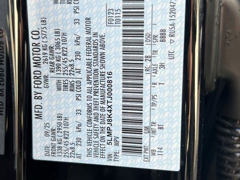 New 2026 Lincoln Nautilus Reserve w/ Jet Appearance Package image 23