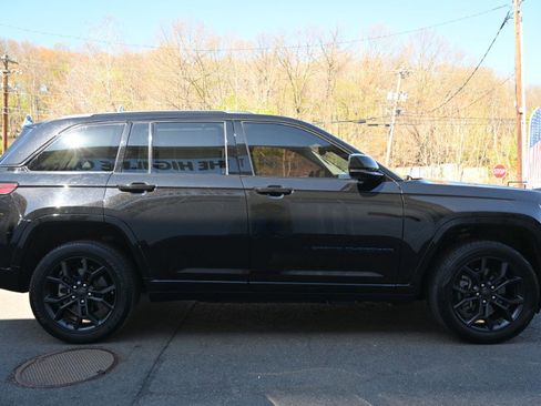 Used 2023 Jeep Grand Cherokee 30th Anniversary AWD/4WD image 8