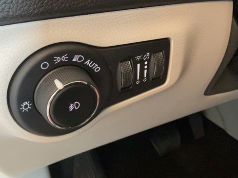 Used 2020 Jeep Compass Limited AWD/4WD image 18
