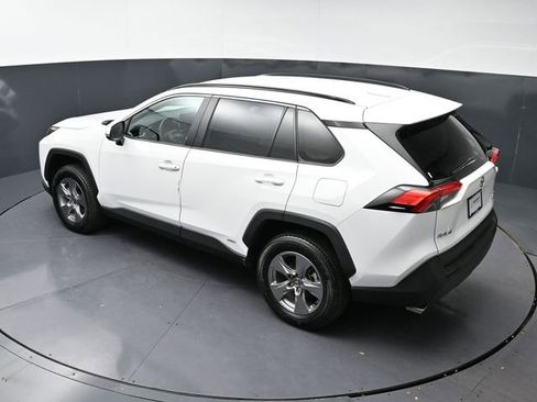 Used 2025 Toyota RAV4 XLE image 31