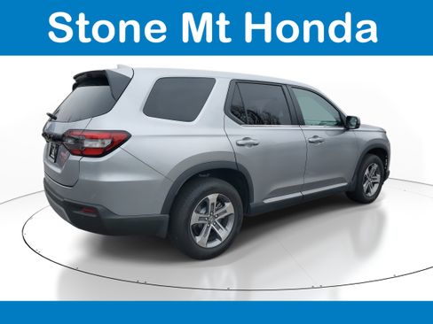 Used 2023 Honda Pilot EX-L image 6