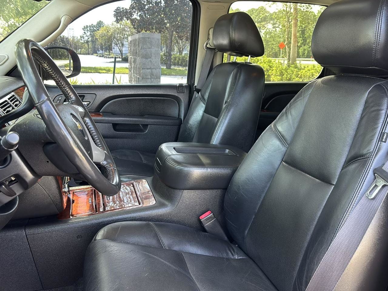 Used 2011 Chevrolet Avalanche LTZ AWD/4WD image 13