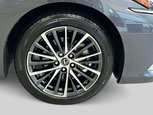 Certified 2024 Lexus ES 300h w/ Premium Package FWD image 9