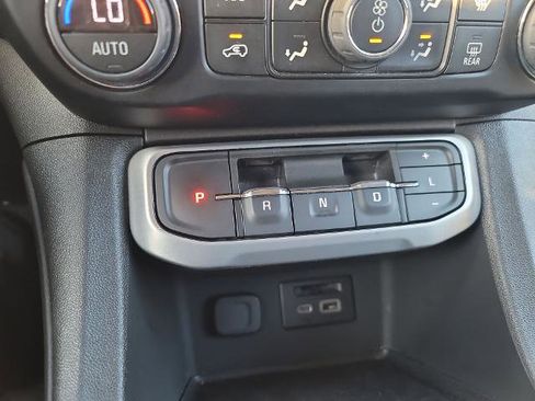 Used 2023 GMC Acadia SLT image 15