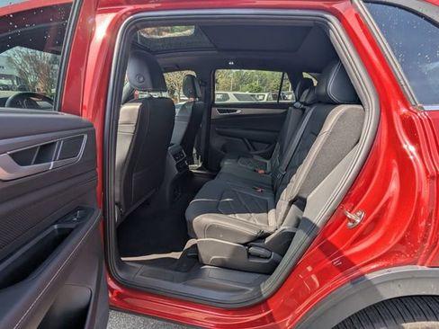 Used 2024 Volkswagen Atlas Cross Sport SE w/ Panoramic Sunroof Package FWD image 12