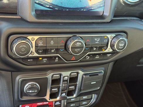 Used 2023 Jeep Wrangler Unlimited Rubicon 392 AWD/4WD image 31