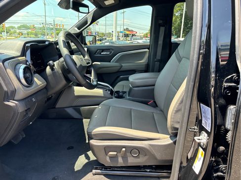 Certified 2024 Chevrolet Colorado ZR2 w/ ZR2 Convenience Package III AWD/4WD image 9