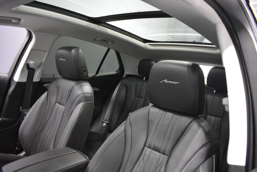 Used 2024 Buick Envision Avenir AWD/4WD image 17