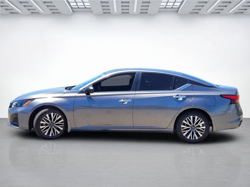 Used 2024 Nissan Altima 2.5 SV FWD image 7