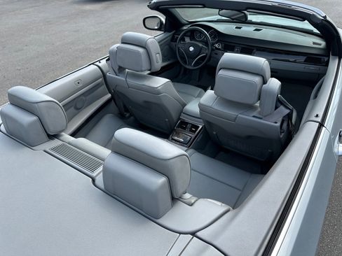 Used 2010 BMW 328i Convertible RWD image 19