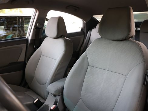 Used 2013 Hyundai Accent GLS w/ Premium Pkg FWD image 10