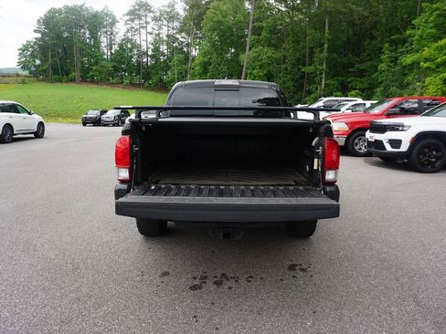 Used 2017 Toyota Tacoma TRD Off-Road w/ Tow Package (A/T) AWD/4WD image 13