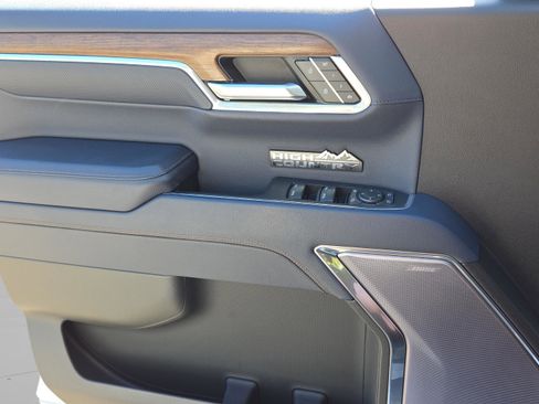 Used 2023 Chevrolet Silverado 1500 High Country w/ High Country Premium Package AWD/4WD image 29