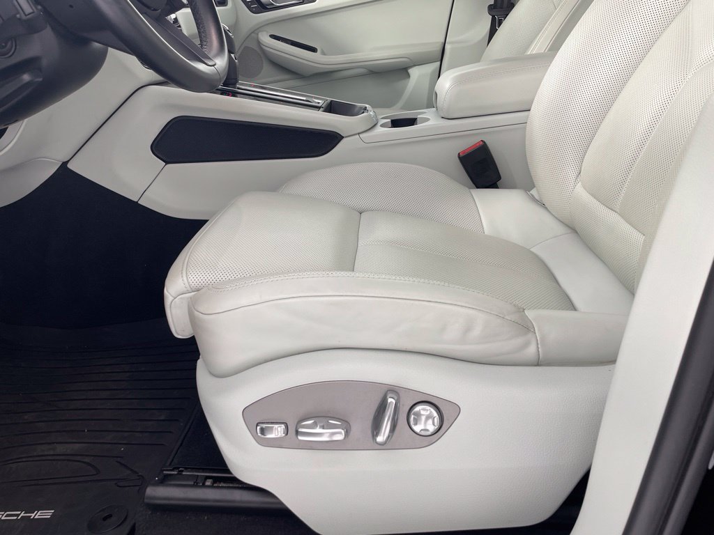 Used 2023 Porsche Macan S AWD/4WD image 12