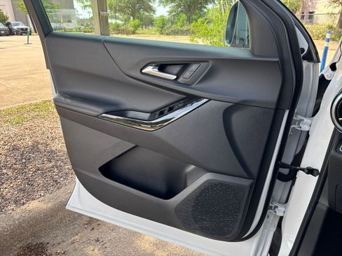 Used 2025 Chevrolet Equinox LT image 18