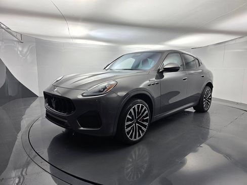 Used 2023 Maserati Grecale Modena AWD/4WD image 8
