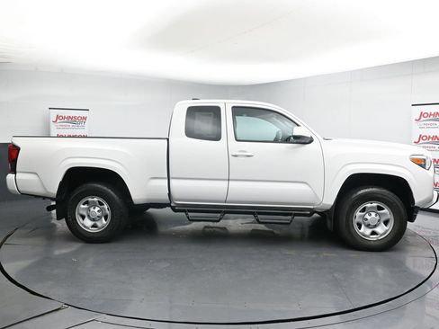 Used 2022 Toyota Tacoma SR w/ SR Convenience Package AWD/4WD image 9