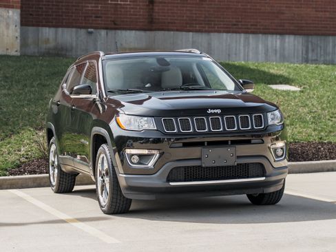 Used 2018 Jeep Compass Limited w/ Navigation Group image 2