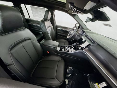 New 2026 Jeep Grand Cherokee L Limited AWD/4WD image 24