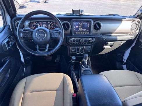 Used 2021 Jeep Gladiator Overland AWD/4WD image 6