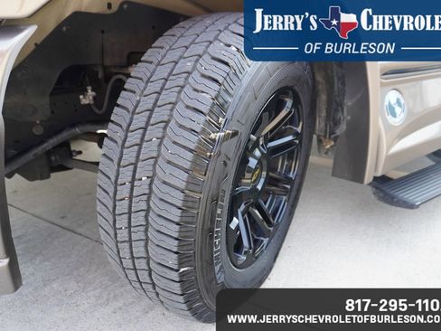 Used 2023 Chevrolet Express 2500 image 17