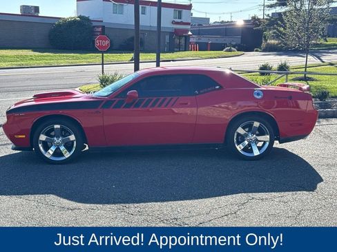 Used 2010 Dodge Challenger R/T RWD image 4