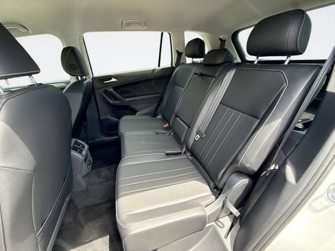 Used 2023 Volkswagen Tiguan SE FWD image 24