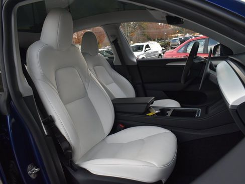 Used 2024 Tesla Model Y Long Range image 28