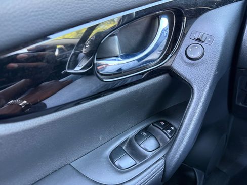 Used 2022 Nissan Rogue Sport SL AWD/4WD image 23