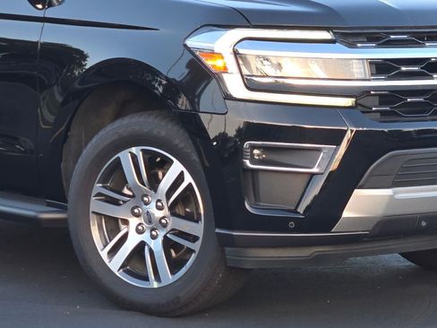Used 2024 Ford Expedition Limited image 3