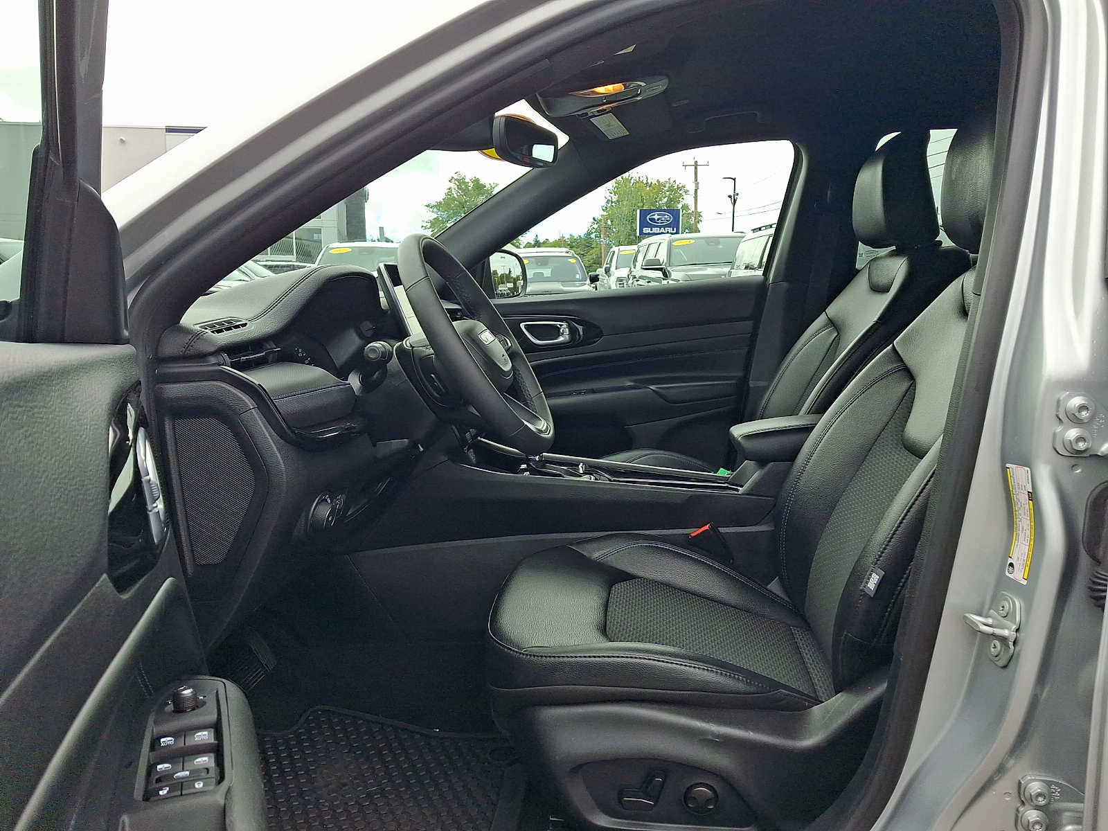 Certified 2025 Jeep Compass Latitude w/ Convenience Group AWD/4WD image 14