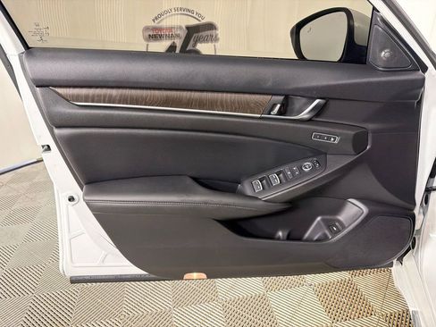 Used 2021 Honda Accord Touring image 12