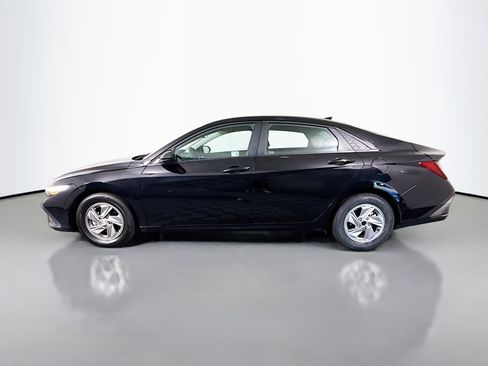 Used 2025 Hyundai Elantra SE image 6