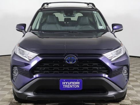 Used 2021 Toyota RAV4 XLE Premium image 11