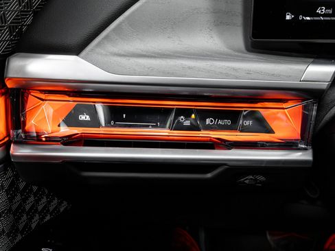 Used 2023 BMW 760i xDrive image 53