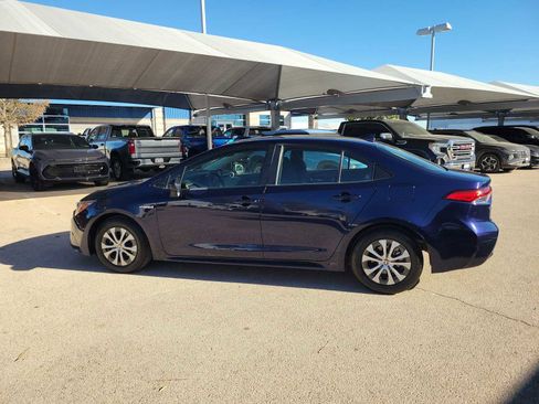 Used 2021 Toyota Corolla LE w/ Carpet Mat Package (TMS) image 3