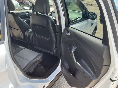 Used 2017 Ford Escape SE w/ Equipment Group 201A AWD/4WD image 31