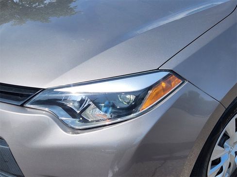 Used 2014 Toyota Corolla LE image 9