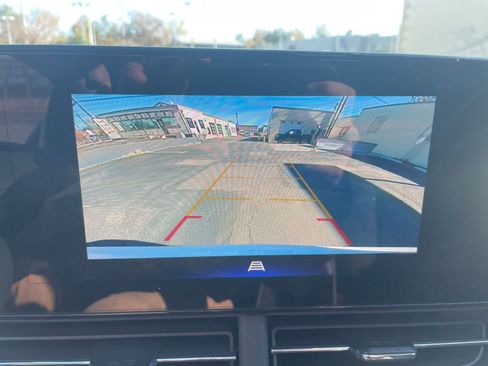 Used 2025 Chevrolet Trax LT image 17