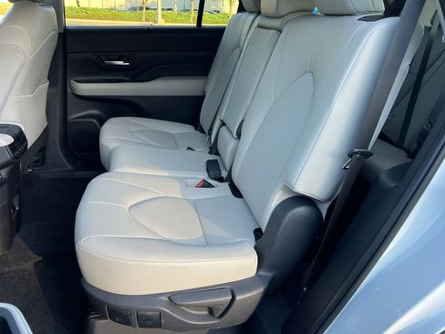 Used 2025 Toyota Grand Highlander AWD image 19