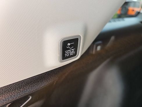 Used 2023 Jeep Grand Cherokee Limited AWD/4WD image 21