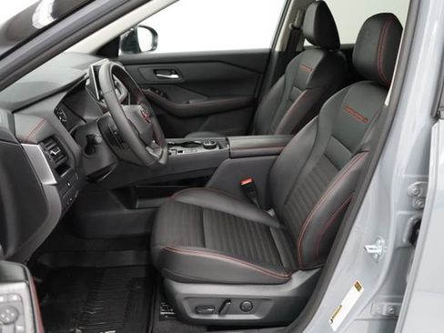 Used 2025 Nissan Rogue SV AWD/4WD image 12
