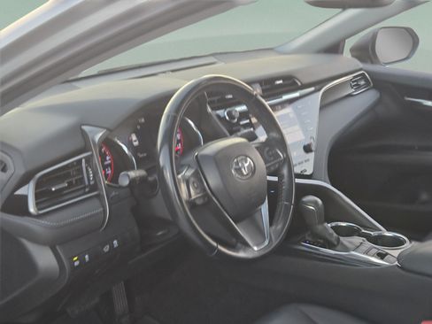 Used 2019 Toyota Camry XSE FWD image 9